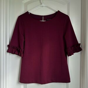 Banana Republic maroon top with ruffle sleeve detail, size XS